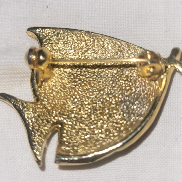 Adorable Tropical Fish Brooch - Picture 4 of 4